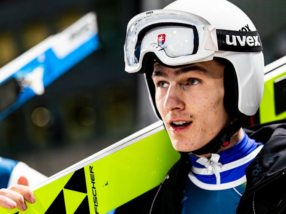 Na snímke slovenský skokan na lyžiach Hektor Kapustík.