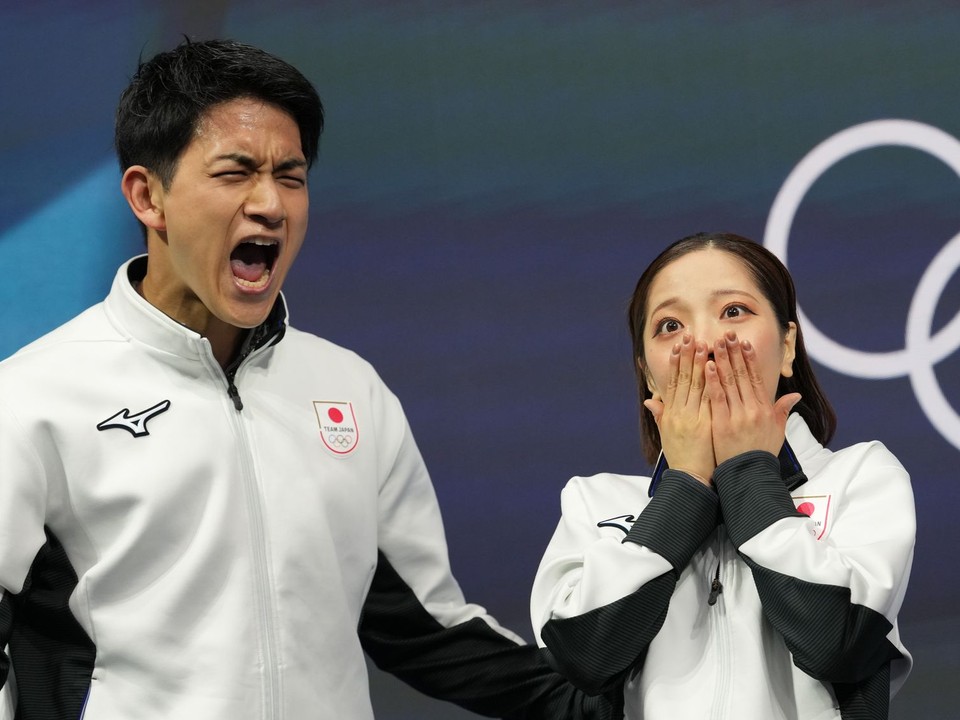 Riku Mijurová a Rjuiči Kihara sa tešia zo zlata.