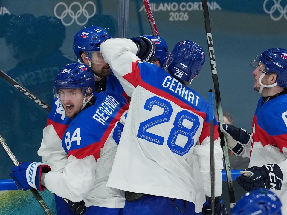 Slováci sa tešia z tretieho gólu.