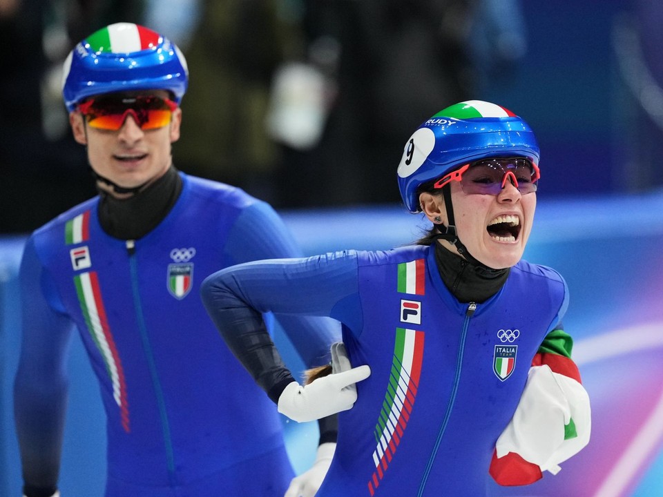 Taliani oslavujú zlato.