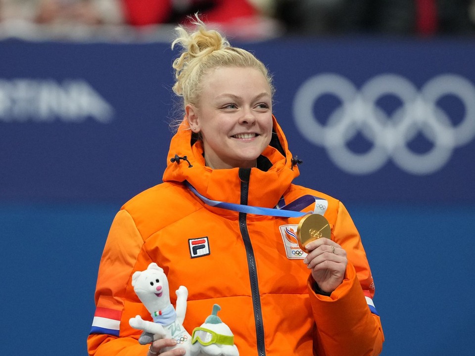 Holandská šortrekárka Xandra Velzeboerová sa raduje zo zisku zlata po pretekoch na 1000 m.