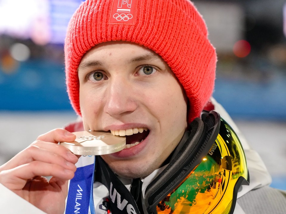 Kacper Tomasiak so striebrom.