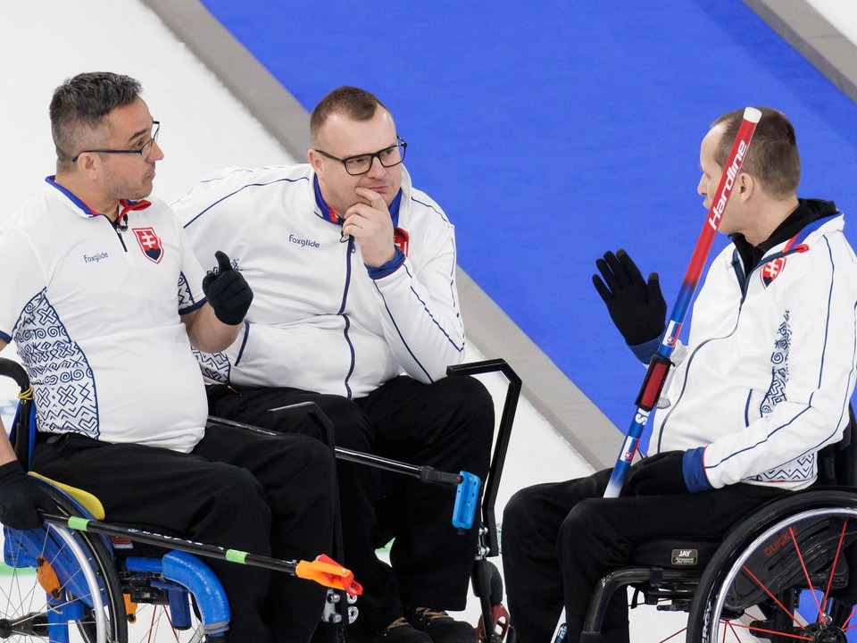 Slovenskí reprezentanti v zápase s Lotyšskom.