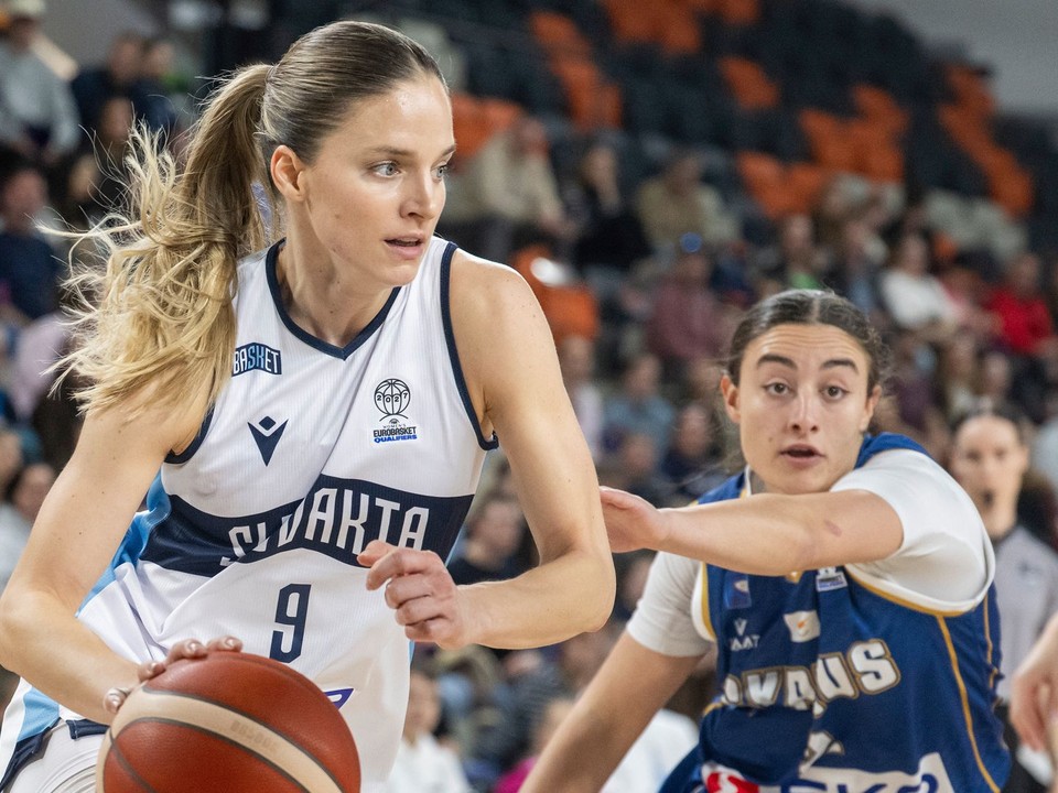 Na snímke zľava Terézia Páleniková (Slovensko) a Ioanna Kiprianouová (Cyprus).