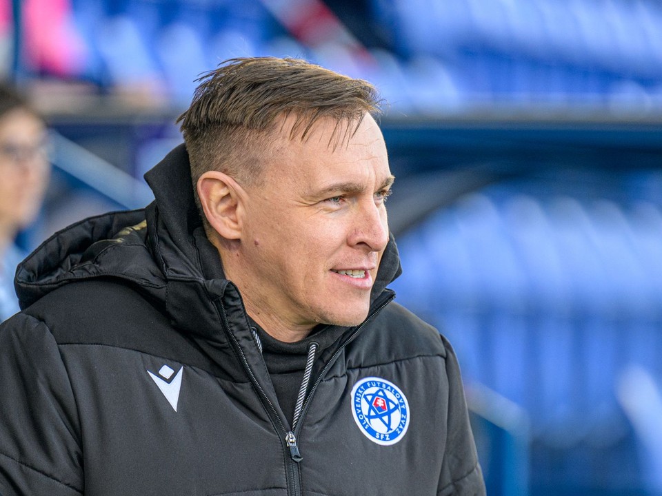 Hlavný tréner slovenskej ženskej futbalovej reprezentácie Peter Kopúň.