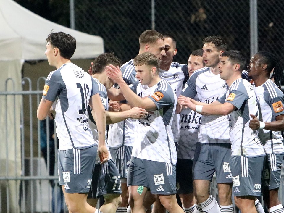 Gólová radosť Podbrezovej počas zápasu štvrťfinále Slovnaft Cupu FK Železiarne Podbrezová - FC Spartak Trnava. 