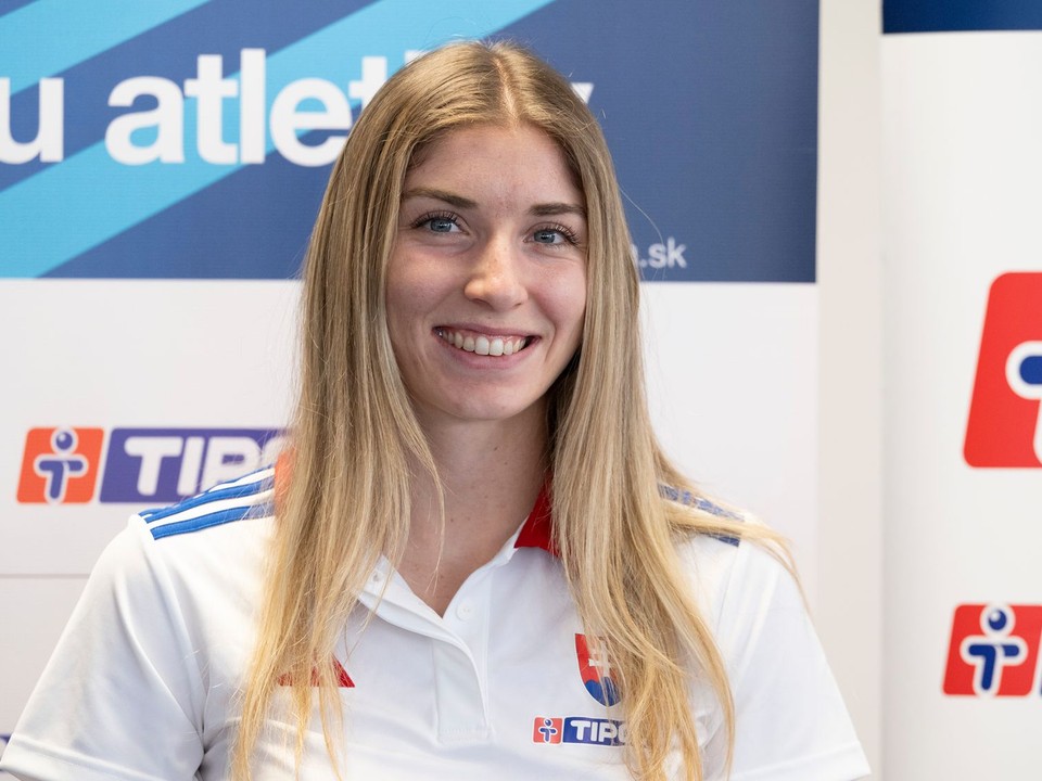 Emma Zapletalová počas tlačovej konferencie vpred odchodom na. halové majstrovstvá sveta v atletike.