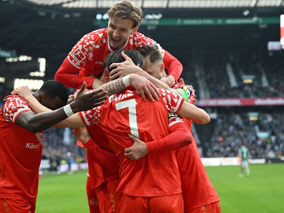 Mainz oslavuje gól. 