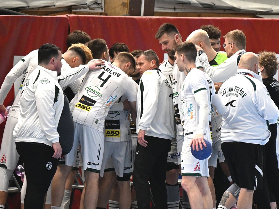 Hráči Prešova počas zápasu 6. kola nadstavbovej časti Niké handball Extraligy, skupina o 1.-6. miesto medzi HK Košice - Tatran Prešov.