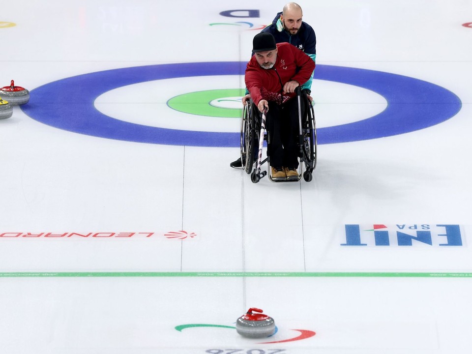 Úvod paralympijského turnaja v curlingu vozíčkarov.