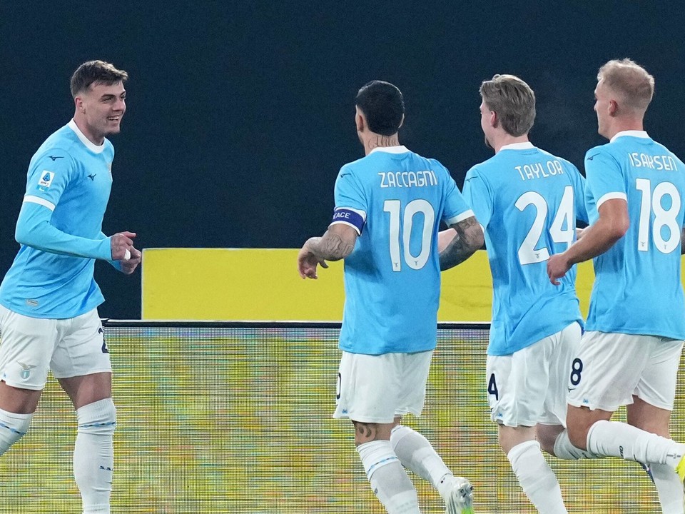 Lazio oslavuje gól. 