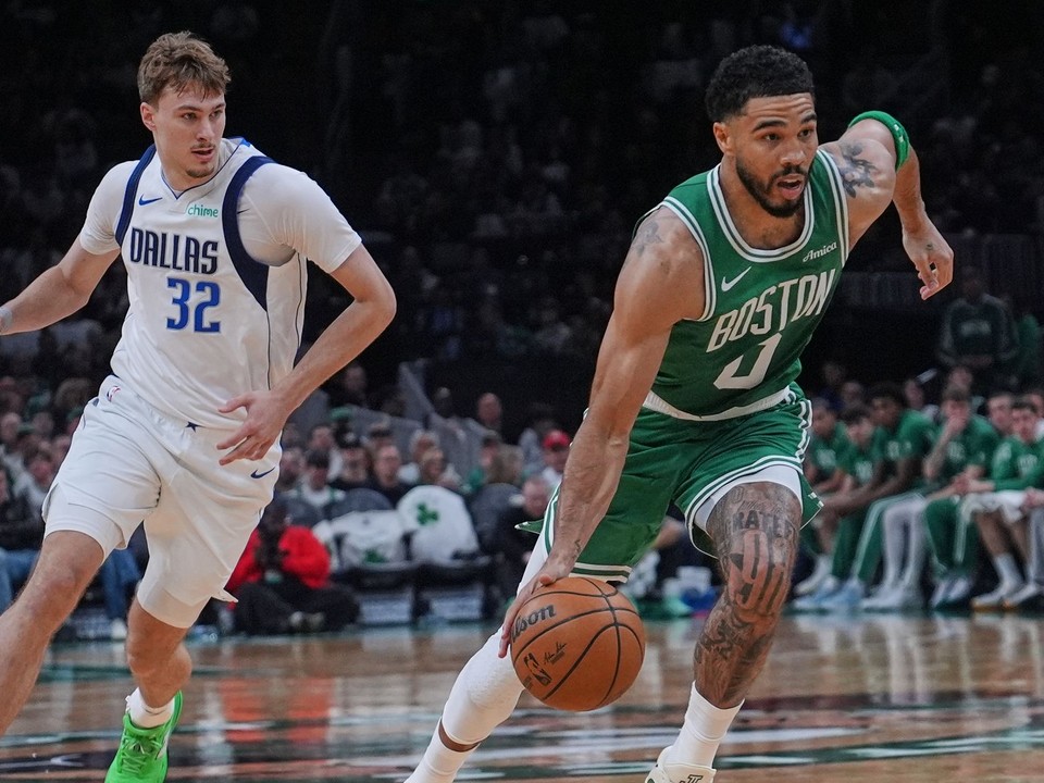 Jayson Tatum a Cooper Flagg. 