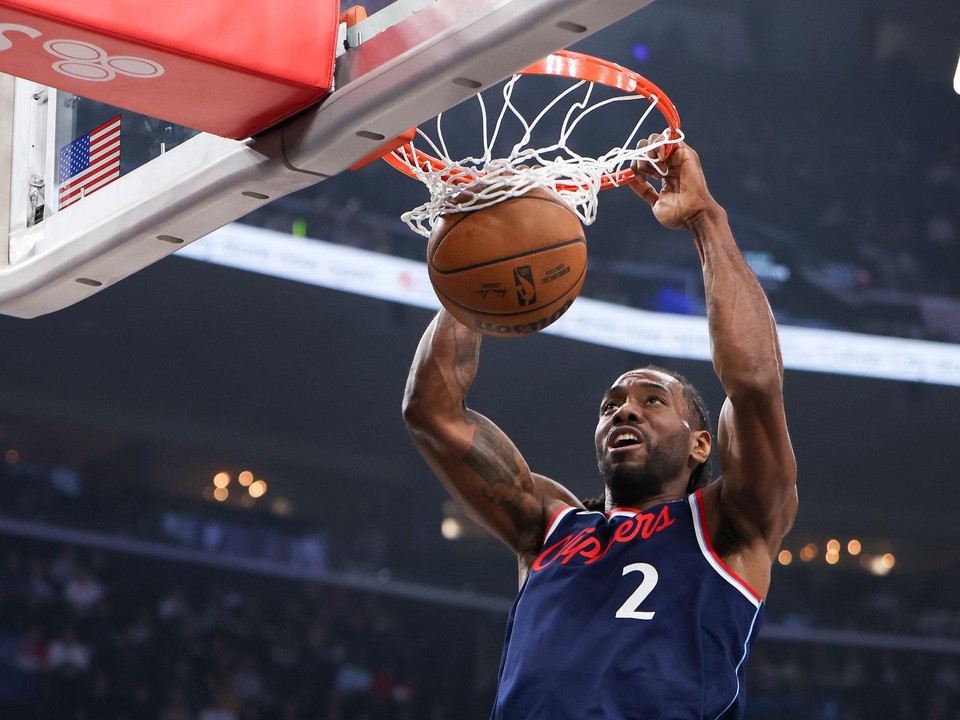 Na snímke hráč Los Angeles Kawhi Leonard v zápase zámorskej NBA LA Clippers - Minnesota.
