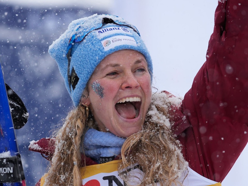 Jessie Digginsová oslabuje obhajobu veľkého glóbusu.