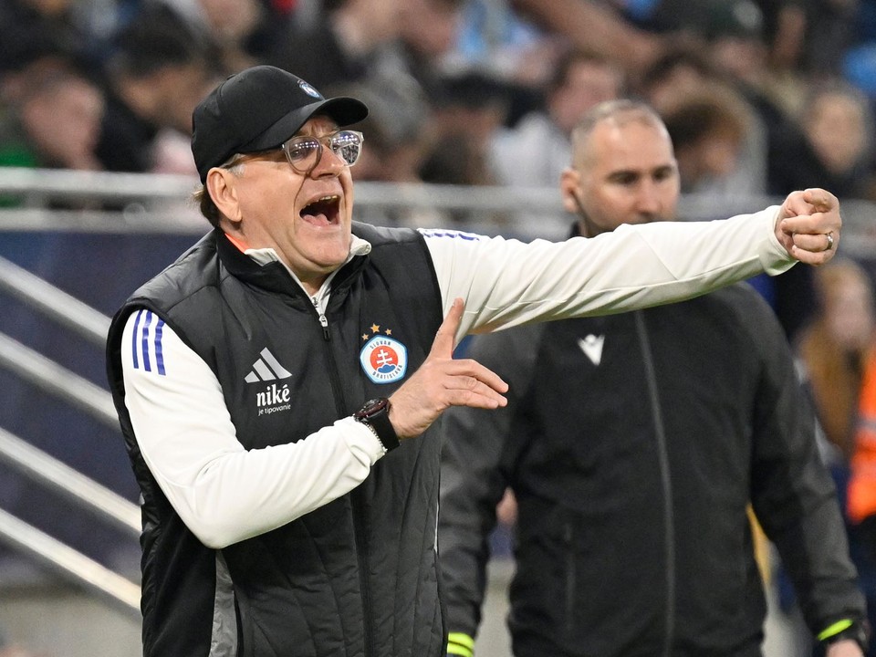 Na snímke tréner Slovana Vladimír Weiss v 5. kole nadstavbovej časti Niké ligy skupiny o titul ŠK Slovan Bratislava - FC Spartak Trnava.