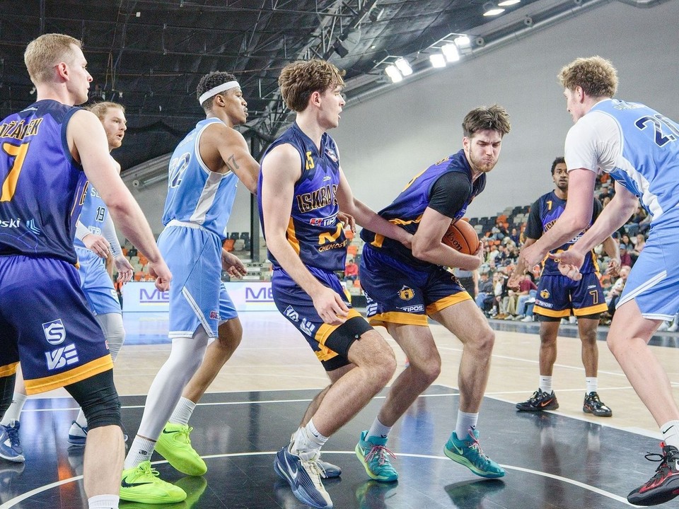 Fotka zo zápasu BC Slovan Bratislava - BK Iskra Svit.