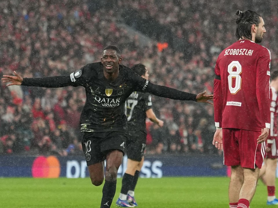 Francúzsky útočník Ousmane Dembélé sa teší z gólu v zápase FC Liverpool - PSG.