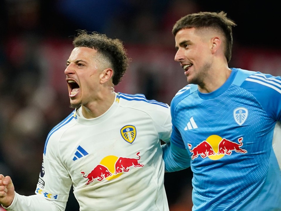 Futbalisti Leedsu United po triumfe na Old Trafford.