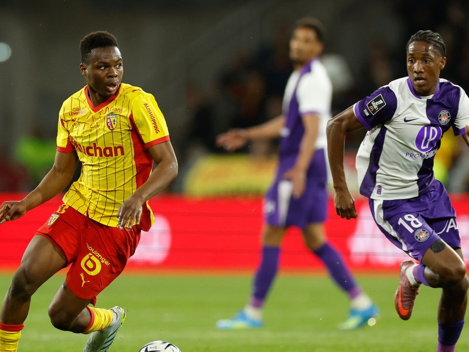 Momentka zo zápasu Toulouse a Racing Lens.