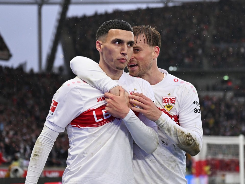 Hráči Stuttgartu sa tešia z gólu.