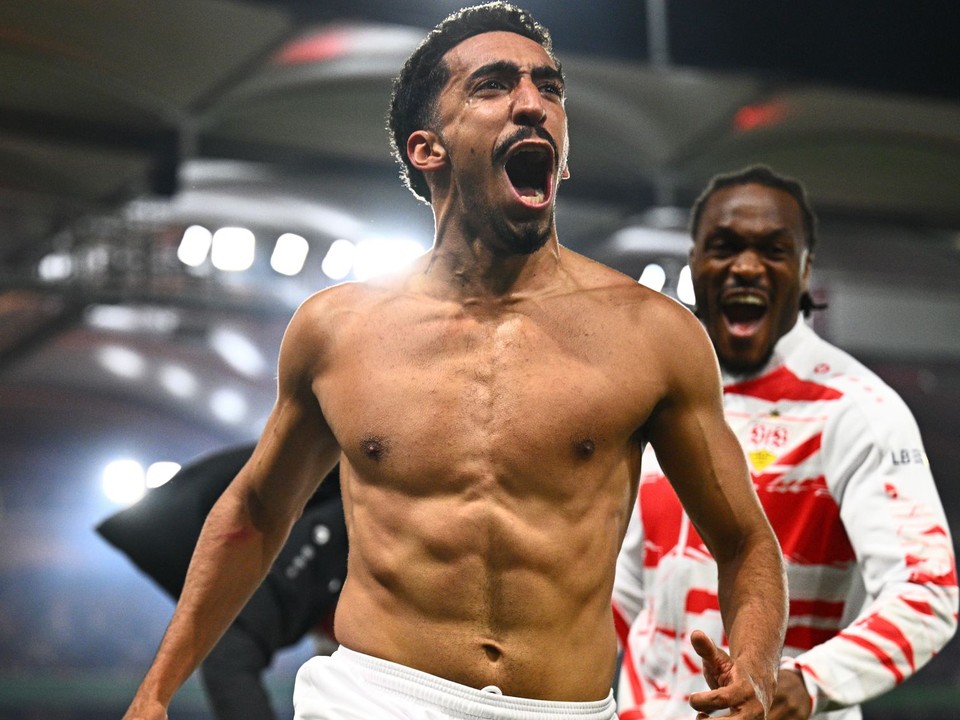 Tiago Tomas oslavuje víťazný gól Stuttgartu.