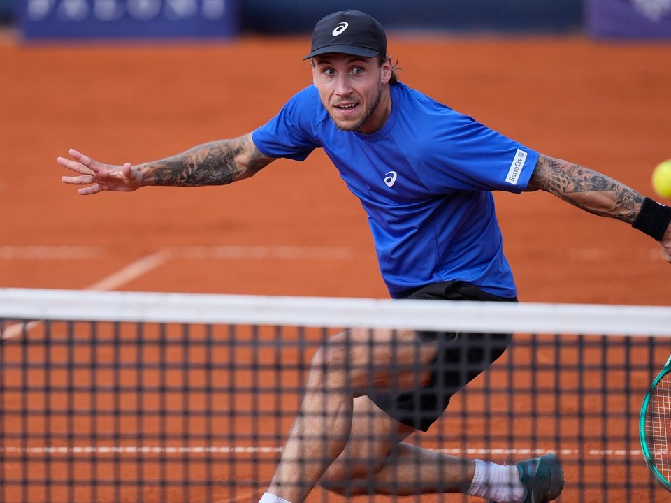 Alex Molčan počas semifinále v Mníchove s Benom Sheltonom.