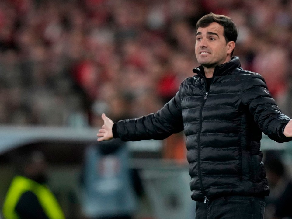 Na archívnej snímke z 15. februára 2024 tréner Toulouse Carles Martinez Novell.