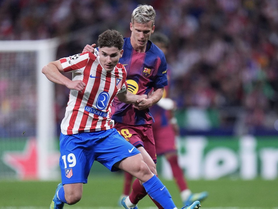 Julian Alvarez v drese Atlética Madrid.
