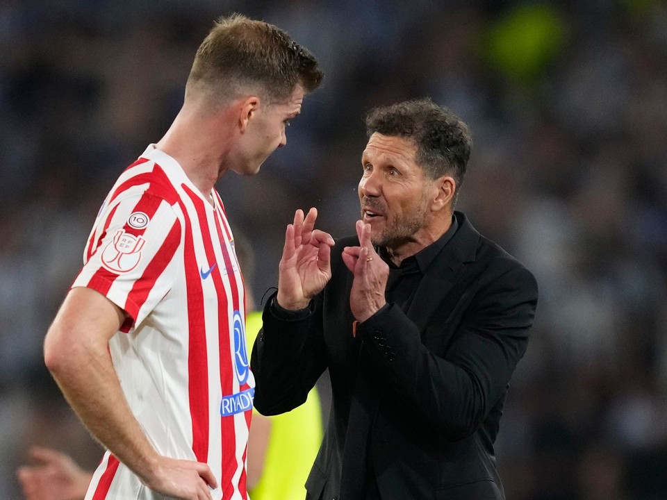 Trner Diego Simeone a Alexander Sorloth.