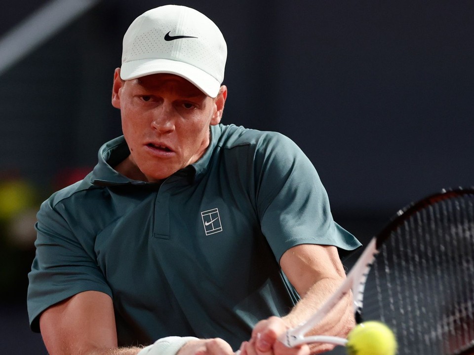 Taliansky tenista Jannik Sinner počas štvrťfinále na turnaji ATP Madrid 2026.