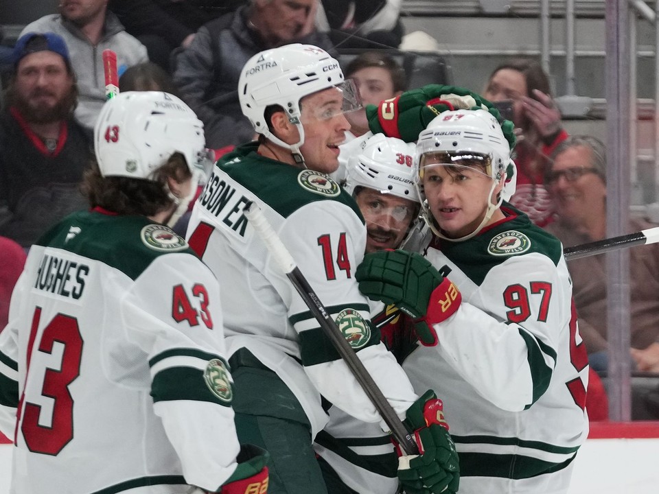 Minnesota Wild oslavuje gól. 