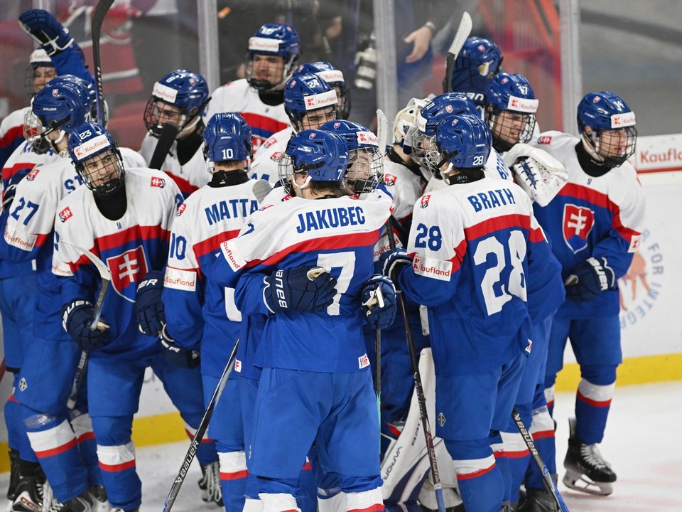 Radosť hráčov Slovenska po postupe do finále na MS U18 2026. 