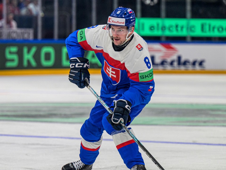 Na snímke hráč Oliver Okuliar (Slovensko) počas zápasu základnej B-skupiny Slovensko - Nórsko na 89. majstrovstvách sveta.