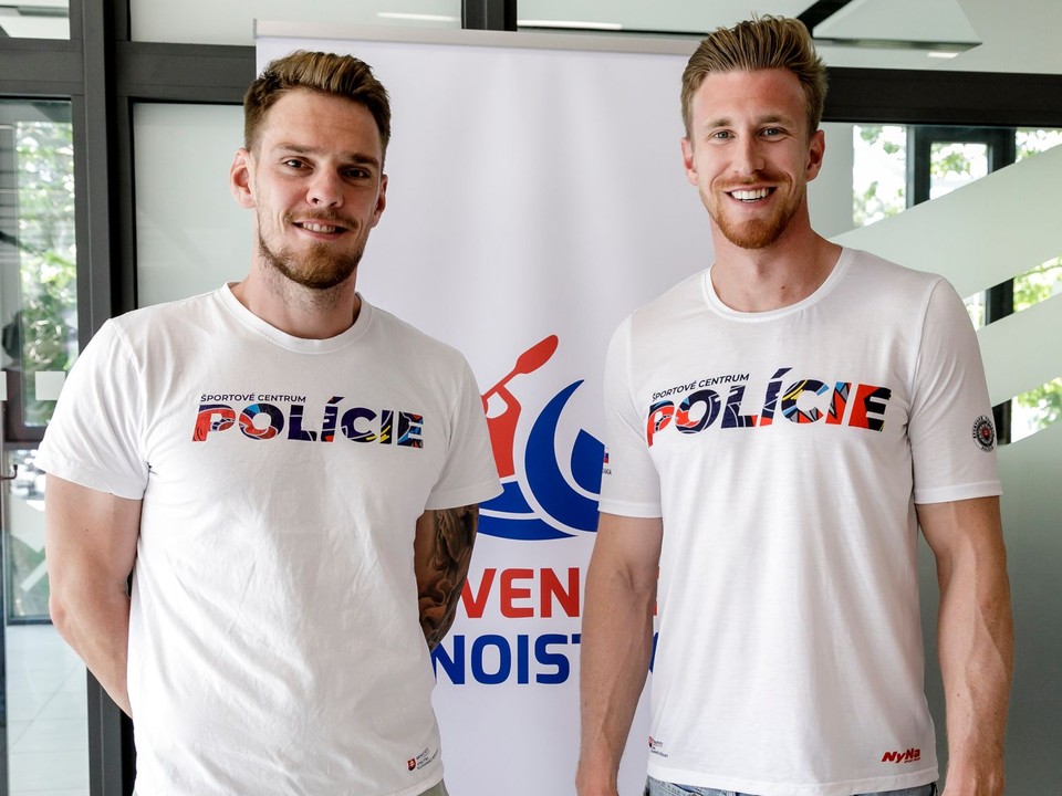 Na snímke slovenskí reprezentanti v rýchlostnej kanoistike zľava Adam Botek a Samuel Baláž.