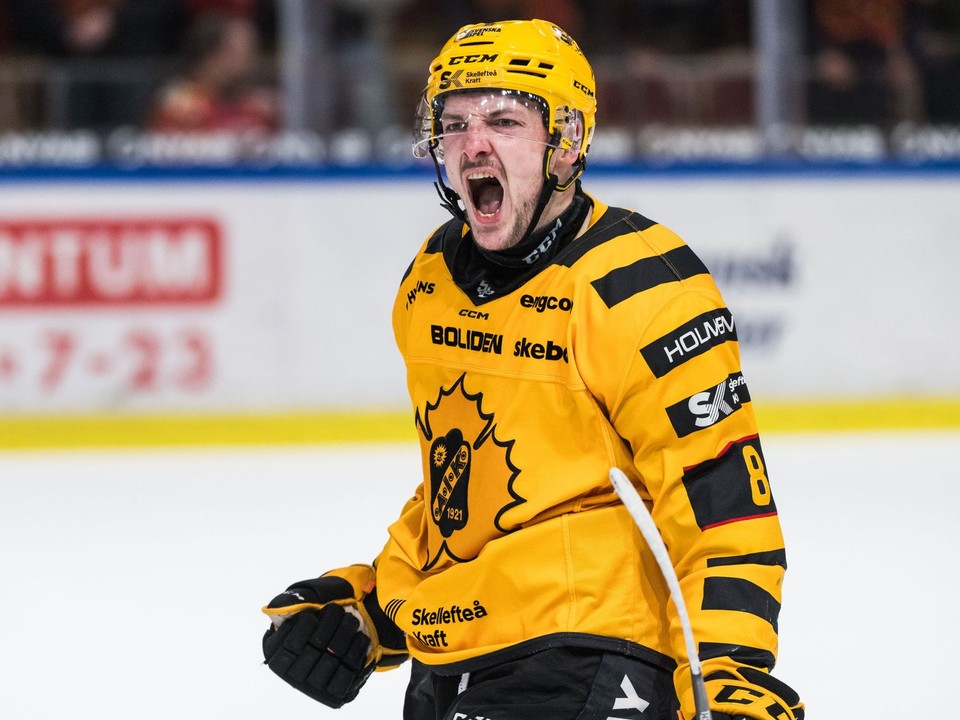 Oliver Okuliar v drese tímu Skellefteå AIK.