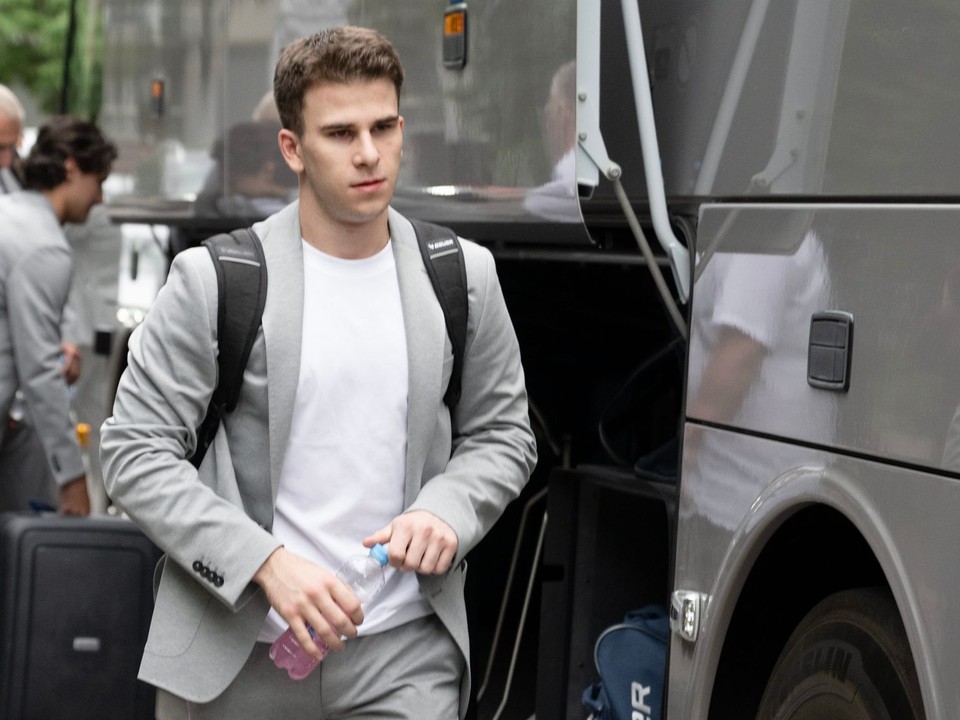 Filip Mešár počas odchodu národného tímu na svetový šampionát.