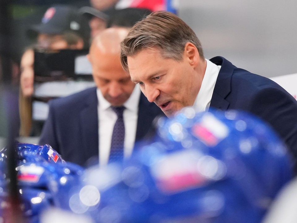 Tréner Slovenska Vladimír Országh počas MS v hokeji 2026. 
