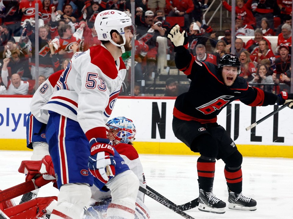 Momentka zo zápasu Carolina - Montreal vo finále Východnej konferencie NHL. 