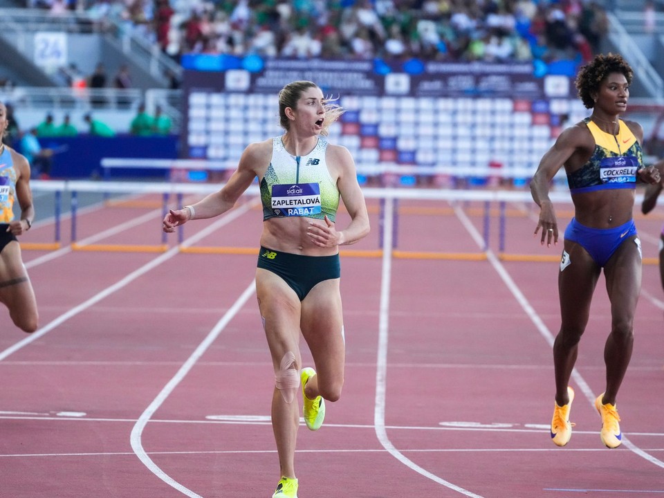 Slovenská atlétka Emma Zapletalová (v strede).