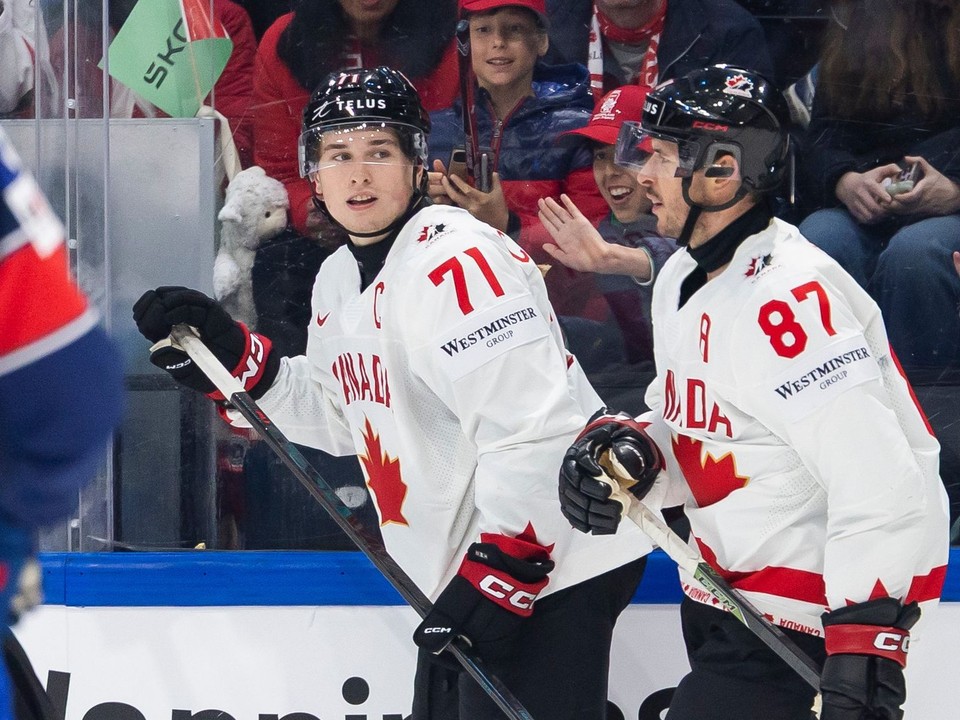 Macklin Celebrini a Sidney Crosby.