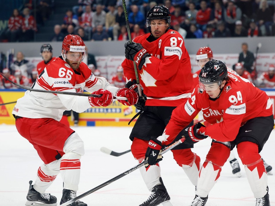 Fotka zo zápasu Kanada - Dánsko na MS v hokeji 2026.