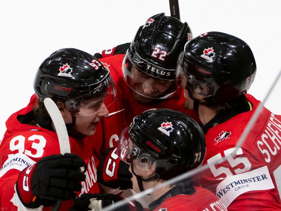 Mark Scheifele oslavuje gól v zápase Kanada - Nórsko na MS v hokeji 2026. 