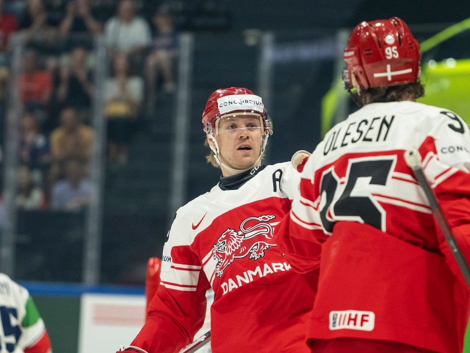 Dánsko oslavuje gól v zápase Dánsko - Taliansko na MS v hokeji 2026. 