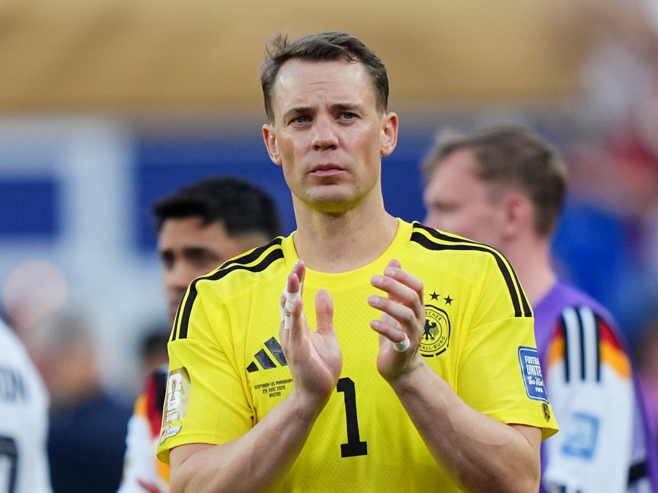 Na snímke brankár Nemecka Manuel Neuer reaguje po prehre v šestnásťfinálovom dueli Nemecko - Paraguaj.