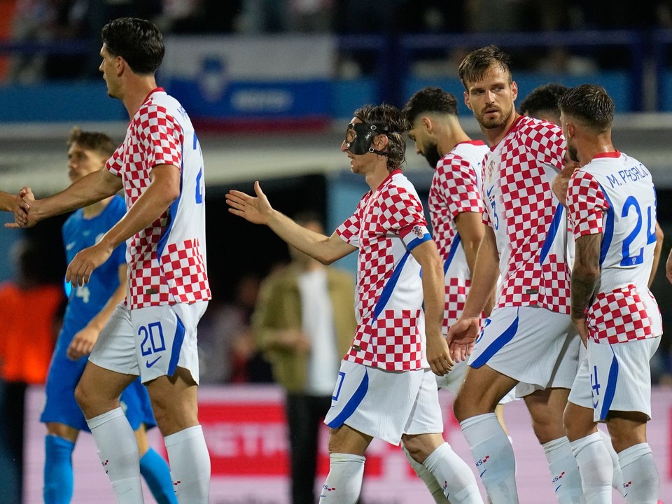 Futbalisti Chorvátska oslavujú víťazstvo. 