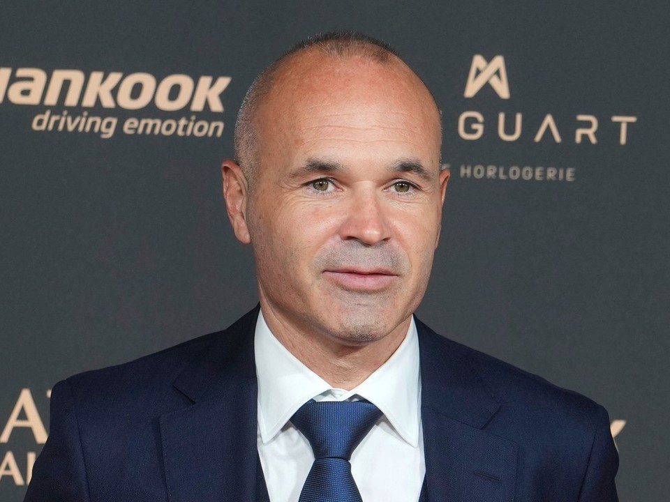 Na archívnej snímke z 22. septembra 2025 Andres Iniesta prichádza počas 69. slávnostného odovzdávania cien Ballon d'Or (Zlatá lopta) v Paríži.