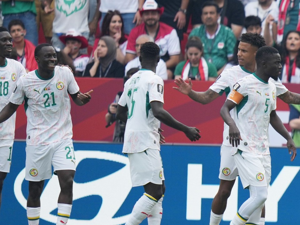 Hráči Senegalu sa tešia z gólu proti Iraku na MS 2026.