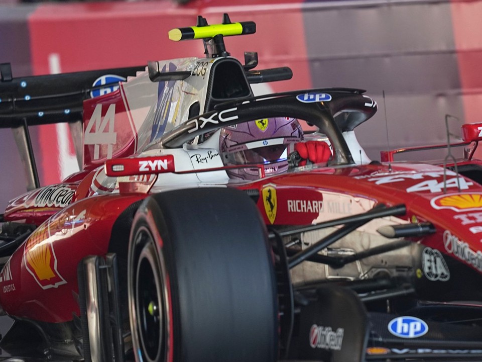 Lewis Hamilton počas druhého tréningu na Veľkú cenu Monaka.