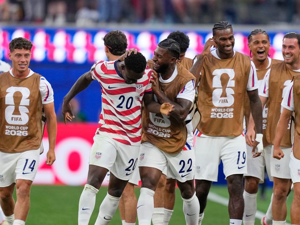 Futbalisti USA oslavujú gól proti Paraguaju na MS vo futbale 2026.