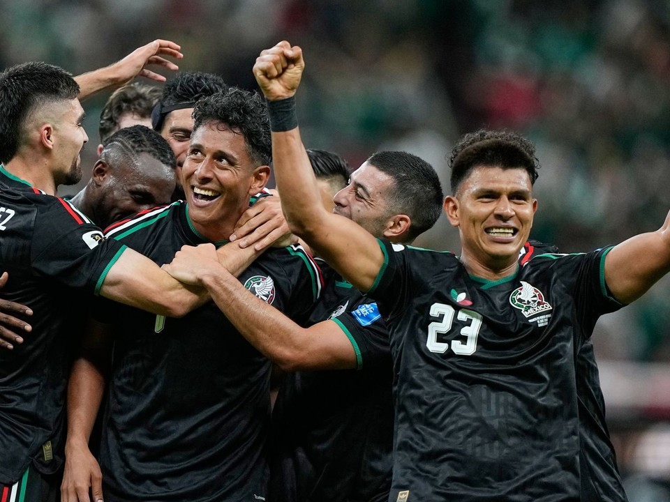 Futbalisti Mexika oslavujú gól proti Kórejskej republike na MS 2026.